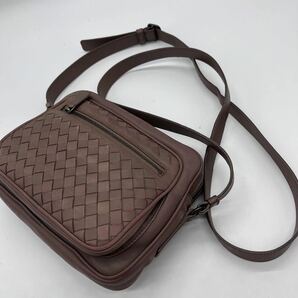 美品 BOTTEGA VENETA ショルダーバッグ ボッテガヴェネタ イントレチャート 編み込み レザー 革 ボディー ウエストポーチ ブラウン系 男女の画像6