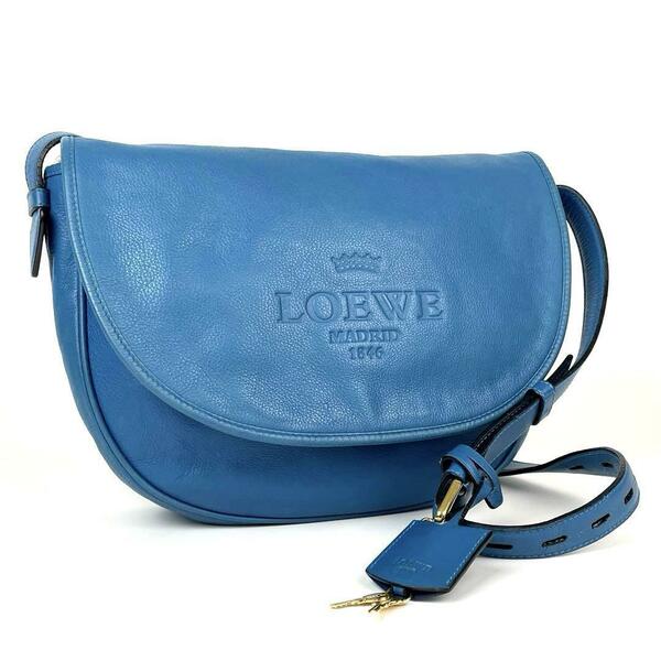 【美品】LOEWE ロエベ ショルダーバッグ ヘリテージ ロゴ型押し ゴールド金具 斜め掛け 三日月型 シボ革 レザー 水色 フォーマル 男女兼用