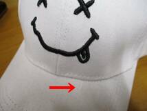 【新品・即決】訳あり 帽子 白 テヘペロ バツ キャップ 野球帽 ゴルフ カジュアル 男女兼用 フリーサイズ　_画像2