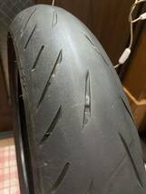 中古MCタイヤ BRIDGESTONE BATTLAX S22 120/70ZR17 ブリヂストン バトラックス ハイパースポーツ 120 70 17 1620 M3053_画像3