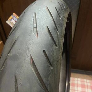 中古MCタイヤ 2022年製造 BRIDGESTONE BATTLAX S22 120/70ZR17 ブリヂストン バトラックス ハイパースポーツ 120 70 17 0722 M3062の画像2