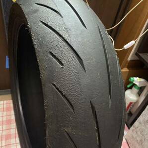 中古MCタイヤ バリ山 2021年製造 BRIDGESTONE BATTLAX S22 180/55ZR17 ブリヂストン バトラックス 180 55 17 2421 M3099の画像5