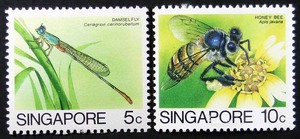 ★未使用　シンガポール切手　イトトンボ　ミツバチ　シンガポール5セント/10セント　1985年頃