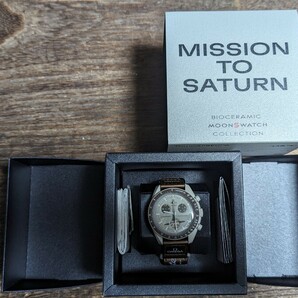 オメガ × スウォッチ OMEGA × Swatch Bioceramic MoonSwatch Collection Mission to the SATURN サターン ムーンスウォッチ ベルト未使用の画像9