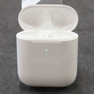 Apple AirPods with Wireless Charging Case エアーポッズ 充電ケースのみ USED品 第二世代 Qi対応 MRXJ2J/A 完動品 V9911