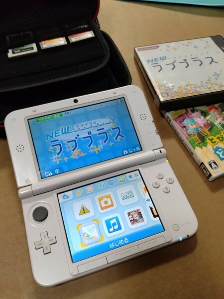 3DSLL Nintendo　ホワイト・ピンク　ケース、ソフト