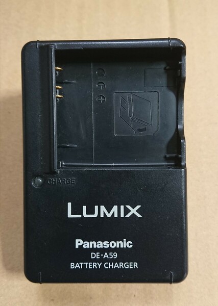 Panasonic デジタルカメラ LUMIX 充電器 DE-59