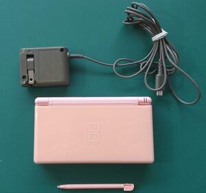 【中古・美品】ニンテンドーDS Liteノーブルピンク 充電器付 46 3386