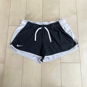 NIKE 半ズボン　ショートパンツ　リバーシブル