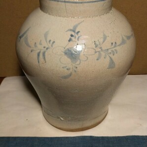 【哲】【特別出品】李朝白磁染付花唐草文立壺（李朝中期）の画像3