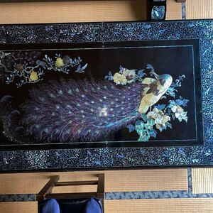 螺鈿細工 美術品 漆芸 韓国　花鳥紋　孔雀絵　座卓　寸法187.5x96.8x36.7