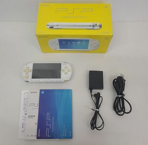 ゲーム機本体 / PSP プレイステーションポータブル PSP-1000 セラミック ホワイト / SONY / 動作確認済 / 箱,ACアダプタ,取説付き【G040】