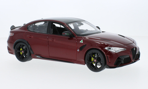 1/18 アルファロメオ ジュリア レッド Bburago Alfa Romeo Giulia GTA metallic dark red 2020 1:18 Modellauto 新品 梱包サイズ80