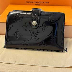 新品同様！　新作 ルイヴィトン LOUIS VUITTON ヴェルニ　ポルトフォイユ ヴィエノワ 財布　折り財布