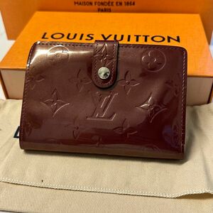 新品同様！　新作　ルイヴィトン LOUIS VUITTON ヴェルニ　ポルトフォイユ ヴィエノワ　財布　二つ折り　折り財布