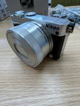 ☆273 Nikon ニコン 1 J5モデル ズームレンズキット NIKKOR VR10-30mm f/3.5-5.6 PD-ZOOM シルバー_画像2