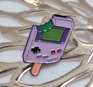 948.... Game Boy pin badge 