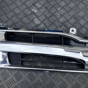 トヨタ ハイエース3型 標準ボディ用 純正フロントグリルの画像2