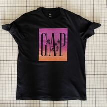 良品 ギャップ【GAP】ビッグロゴ半袖 Tシャツ グラフィック Sサイズ ブラック×ピンク×オレンジ/黒 ビーチ ヤシの木 コットン100%_画像2