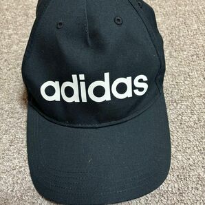 adidas 帽子 ブラック。ほぼ未使用。部屋で試しに1.2回かぶりました。