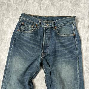 W ＊ 古着 05年製 '人気モデル' LEVI’S リーバイス 501 デニムパンツ / ジーンズ W29 L32 メンズ ボトムス ボタン裏 359 の画像3