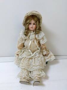 Mundia French bisque doll girl 