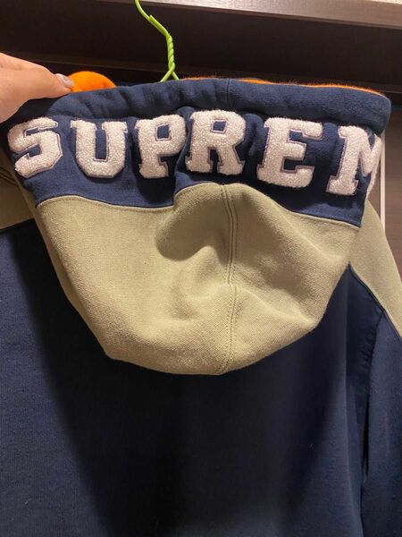 supremeパーカー