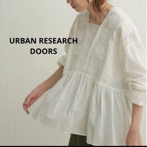 美品 アーバンリサーチドアーズ URBAN RESEARCH ピンタック レース ブラウス ボリュームスリーブ プルオーバー 綿