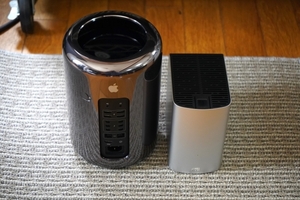 **Mac Pro (Late 2013) 3.5GHz 6 core SSD960GB attached outside HDD 8TB attaching **