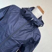 新品　FILA フィラ ロング丈レインコート ネイビー紺　 ブランドロゴ柄カッパ 雨具パーカ収納ポーチ　撥水はっ水　Ｍ　9号11号　155-165_画像2