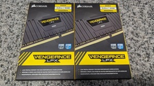 CORSAIR DDR4 VENGEANCE LPX 2666MHz 2x16GBの二個セット 計：64GB CMK32GX4M2A2666C16 