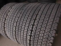 T1924　超バリ溝 9.8分山 4本価格! 275/70R22.5 148/145J ブリヂストン BS W900 スタッドレス 冬 275/70-22.5 275/70/22.5 トラック・バス_画像3