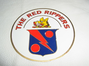 ■美品 希少 米軍放出品 1970～1980年代！『THE RED RIPPERS』部隊章 金属製 看板 プレート 縦12.7ｃｍ 横12.7ｃｍ