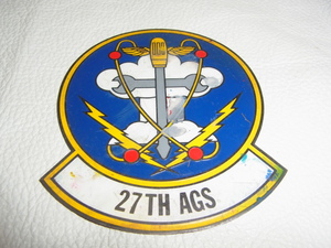 ■米軍放出品 1970～1980年代！『27TH AGS』部隊章 金属製 看板 プレート 縦10ｃｍ 横8.7ｃｍ