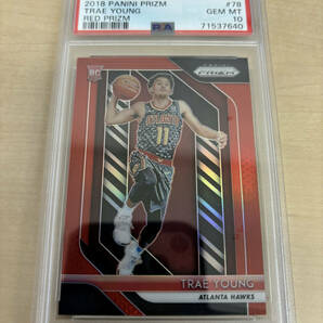 PSA10 2018-19 PRIZM Base RED 298/299 RC TRAE YOUNG HAWKS チームカラーの画像1