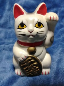 招き猫 貯金箱 土人形 置物 日本人形 素焼き 高さ約12.5センチ 
