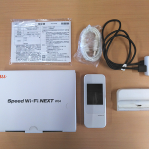 【送料込み即決あり】中古 Speed Wi-Fi NEXT W04 au ホワイト 本体 HWD35SWA + W04クレードルの画像1