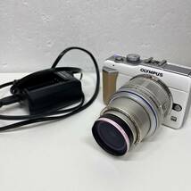 【C-24358】OLYMPUS PEN E-PL1 14-42mm f3.5-5.6 L ED ミラーレス一眼 カメラ ダブルズーム 本体のみ 通電確認済み 中古 ホワイト_画像1