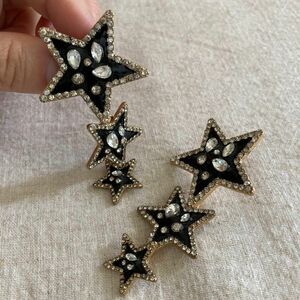 【大特価】キラキラ☆ピアス　華やか　星ピアス　黒　大ぶり　両耳　アクセサリー　お呼ばれ　パーティー　結婚式　二次会　女子会　