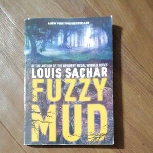 英語　児童小説　Fuzzy mud / Louis Sachar