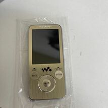 Y405. 15. 未使用保管品　訳ありウォークマンバッテリー無し　膨張のため　8GB SONY WALKMAN NW-S738FK　ゴールド　　ウォークマン_画像9