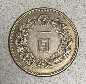 ● 1円銀貨 明治7年 古銭 近代 貨幣 通貨 骨董