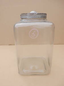 古民家蔵出し品　⑥　昭和・レトロ・クラシック　ガラス容器・瓶・角瓶　高さ31ｃｍ　