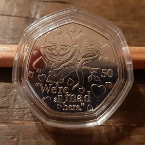 マン島 エリザベス女王 50ペンス 2021年 不思議の国のアリス チェシャ猫デザイン コインカプセル付きBrilliant uncirculated British coinの画像1