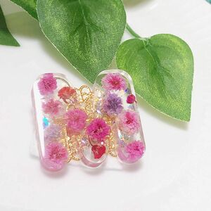 ハンドメイド　アルファベット　イニシャル　ブローチ　　M レジン　ドライフラワー　ピンク　紫　パープル　レジンアクセサリー　