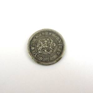 ・75239 日本古銭 竜5銭 銀貨 五銭 明治8年 1875年 量目約1.29gの画像2