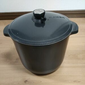 大型鍋　アイリスオーヤマ　無加水鍋　 直径28cm