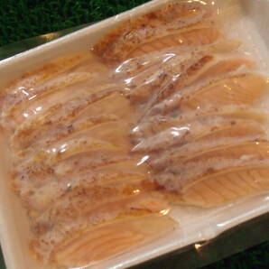 数量限定■即決■寿司ネタ用 味付き揚げトロサーモンスライス サーモンハラス 8g 20枚(20枚×1パック) 同梱可能の画像1