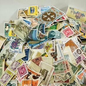 【MIA11103SH】1円スタート 外国切手バラおまとめ 消印ありなし混合 総重量約223g 切手 コレクション 長期保管品 現状品の画像2