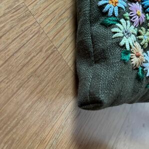 ミニトートバッグ ☆リネン（麻）カーキ色 たくさんの花の手刺繍☆ハンドメイド の画像5